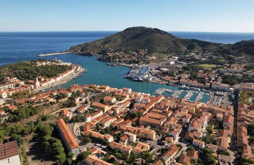 Port-Vendres Apartment | Beachfront Bliss at Chez Terry with Ocean Views