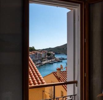 Port-Vendres Apartment | Beachfront Bliss at Chez Terry with Ocean Views