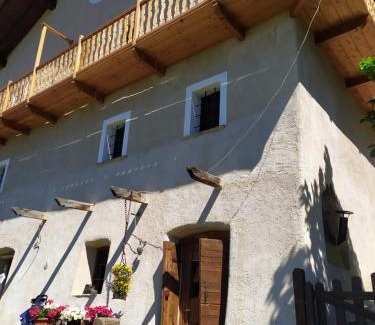 Brengon House | Stay at Chez Tonton: Pet-Friendly Retreat with Spa & Breakfast