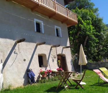 Brengon House | Stay at Chez Tonton: Pet-Friendly Retreat with Spa & Breakfast