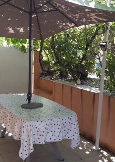 Aubagne Bed & Breakfast | Cozy Chez Véro - Private Room with Ocean Views near Cassis