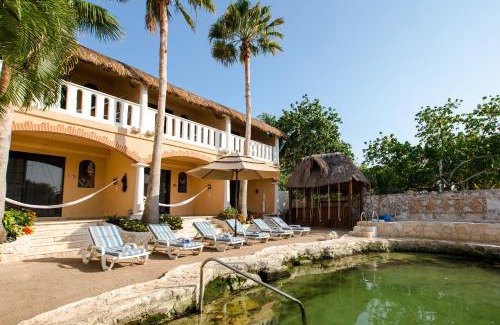 Puerto Aventuras Hotel | Relax at Chez Waffle Hotel with Oceanfront Pool Views