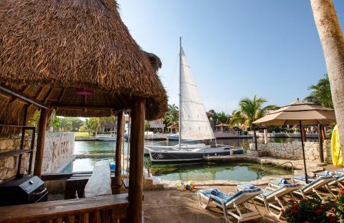 Puerto Aventuras Hotel | Relax at Chez Waffle Hotel with Oceanfront Pool Views