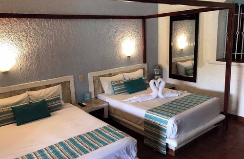 Puerto Aventuras Hotel | Relax at Chez Waffle Hotel with Pool and Ocean Views