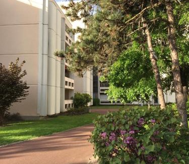 Quartier du Vieux-Pont - Sainte-Genevieve Apartment | Elegant Stay at ChezClervie Near Paris La Défense Arena