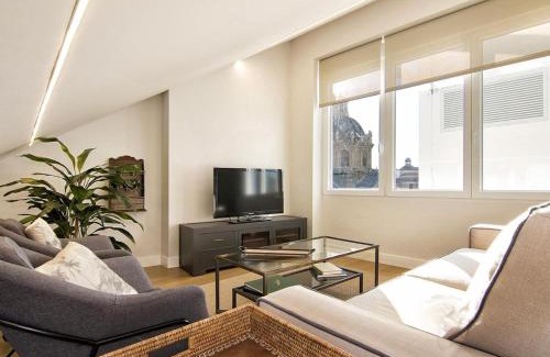 Centro - Sagrario Apartment | Stylish Chezmoihomes Loft with Private Terrace & High Rating