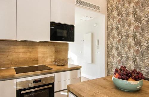 Centro - Sagrario Apartment | Stylish Chezmoihomes Loft with Private Terrace & High Rating