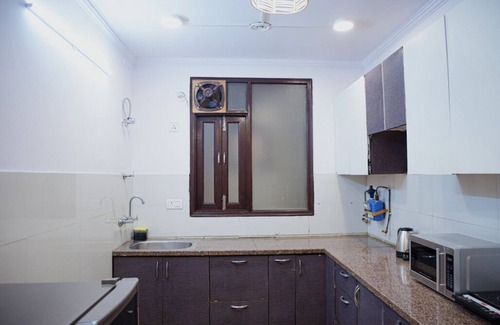 Chhatarpur Apartment | Chhatarpur’s Cozy 3BHK Getawaywith WiFi, AC in awesome New Delhi
