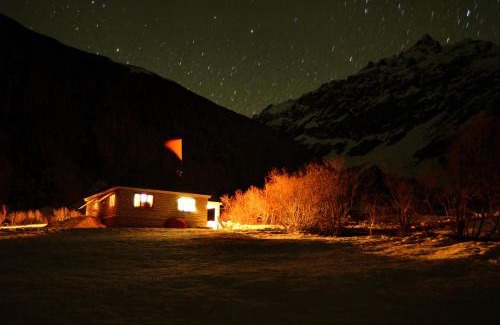 Khoksar Apartment | Discover Chhatru Valley Stays: 9.3 Rating & Pet-Friendly!