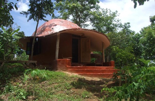 Chiang Dao Bed & Breakfast | Charming Chiang Dao Roundhouses: Oceanfront Family Retreat