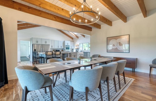 Cloverdale House | Chianti by AvantStay | Secluded Ranch with Pickleball Court