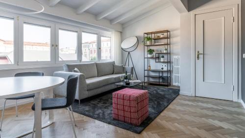 Sant'Eustacchio Apartment | Chiaroscuro