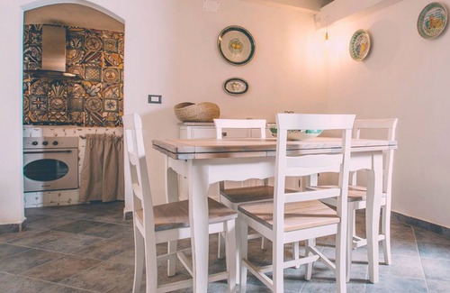 Aci Trezza House | Discover Chibedda Lia: Oceanfront Bliss Awaits You
