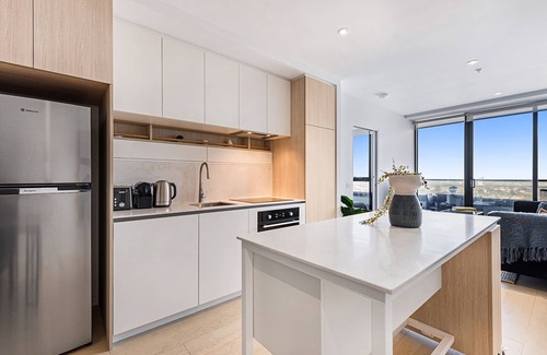 Moonee Ponds Apartment | Stylish 1-Bedroom Retreat with City Views and Pool Access