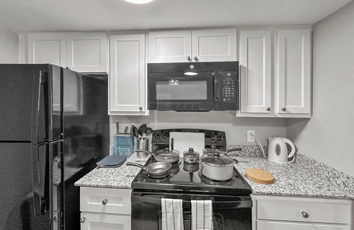 Addison Apartment | Chic 1-bedroom corporate apartment with WiFi, fitness room in cool Addison