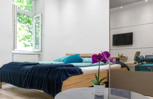 Stuwerviertel Apartment | Modern 1BR Apartment Steps from Vienna's Amusement Park