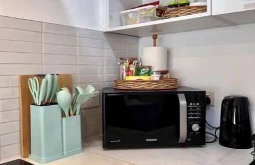 Kweiman Apartment | Chic 1BR w/Pool & Generator 5 mins from Aburi