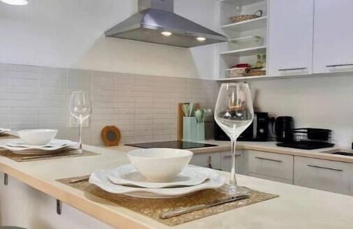 Kweiman Apartment | Chic 1BR w/Pool & Generator 5 mins from Aburi