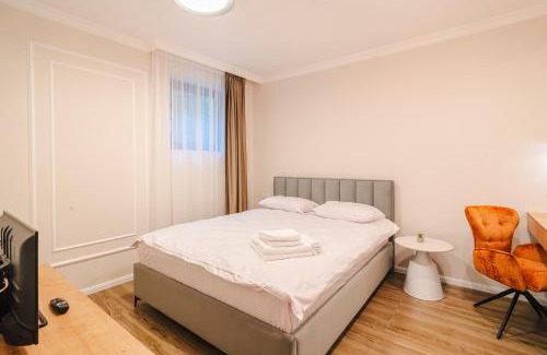 Cluj-Napoca Apartment | Chic 1BR with Office - Calm, Cool & Connected