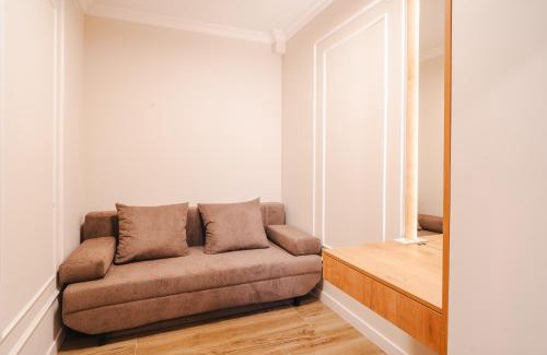Cluj-Napoca Apartment | Chic 1BR with Office - Calm, Cool & Connected