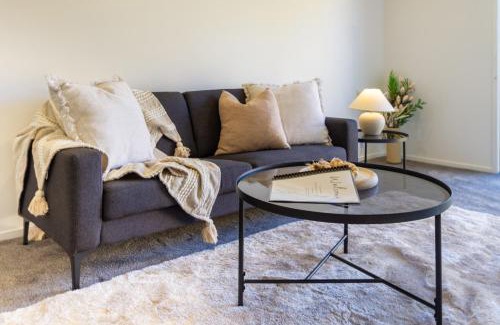 Henderson Apartment | Trendy 2-Bed Gem near Trust Arena - Family Friendly Stay