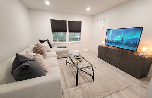 Rosewood Condo | Trendy 2-Bedroom Getaway near Fort Jackson & USC