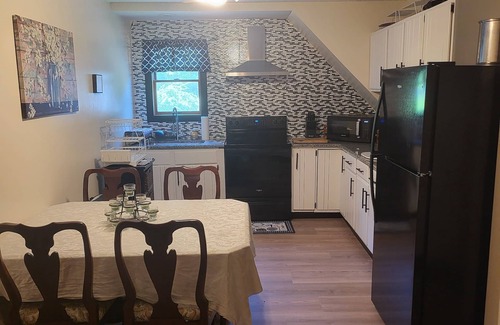 Ransom Apartment | Chic 2-bedroom apartment with AC, WiFi in peaceful Clarks Summit