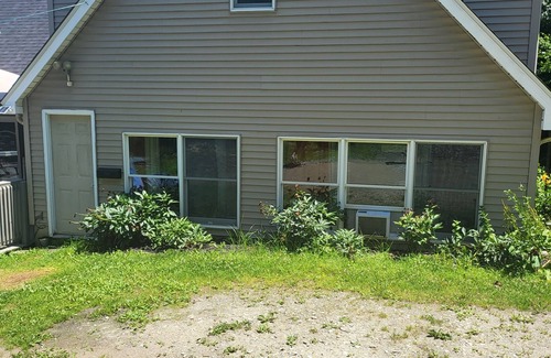 Ransom Apartment | Chic 2-bedroom apartment with AC, WiFi in peaceful Clarks Summit