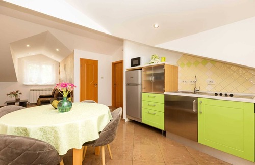 Artatore Apartment | Cozy Emma Apartment with Fully Equipped Kitchen