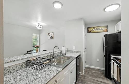 Addison Apartment | Chic 2-bedroom apartment with pool, fitness room in vibrant Addison