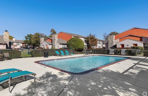 Addison Apartment | Chic 2-bedroom apartment with pool, fitness room in vibrant Addison