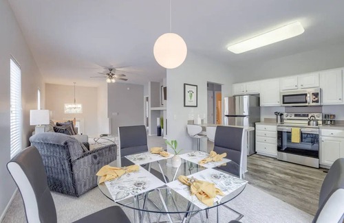 McArdle House | Cozy 2-Bedroom Townhome with Breakfast & Family-Friendly Vibes