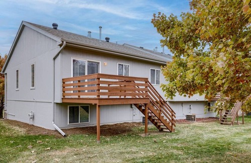 McArdle House | Cozy 2-Bedroom Townhome with Breakfast & Family-Friendly Vibes