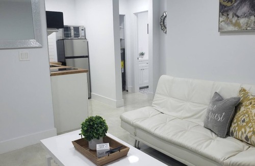 Parkside Apartment | Stylish 2 BR Retreat Near Hollywood Beach with Ocean Views