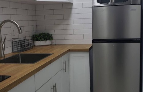 Parkside Apartment | Stylish 2 BR Retreat Near Hollywood Beach with Ocean Views
