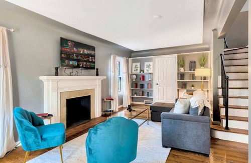 Grosse Pointe House | Chic 2-Story Brick House w/ Office Space