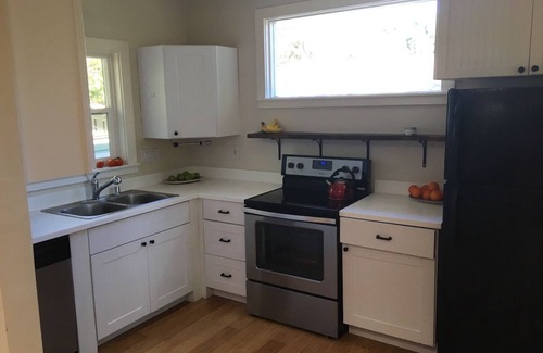 Silver Lake House | Stylish 2BD House with Guest Cottages & Scenic Patios