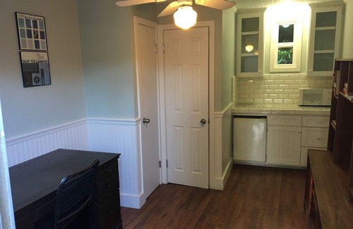 Silver Lake House | Stylish 2BD House with Guest Cottages & Scenic Patios