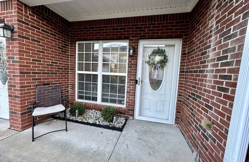 Blue Ridge Manor Condo | Stylish 2BR Condo with Hot Tub - Perfect for Derby Weekend!