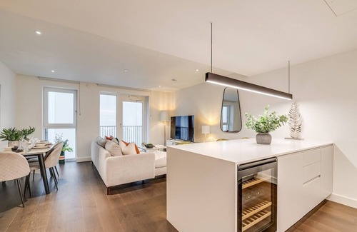 White City Apartment | Modern 2BR Retreat with Breakfast Near Westfield