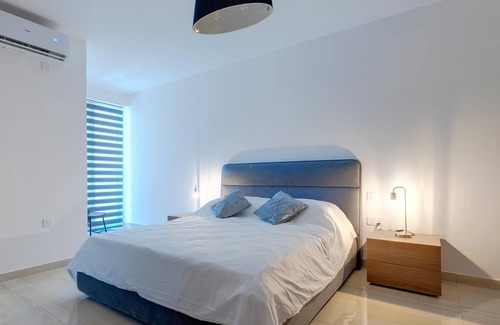 Ta' Xbiex Apartment | Chic 2BR Apartment, Ideal Location