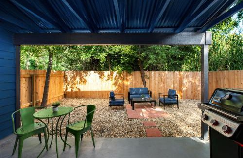 South Lamar Apartment | Chic 2BR Escape Sleeps 8 w Private Patio