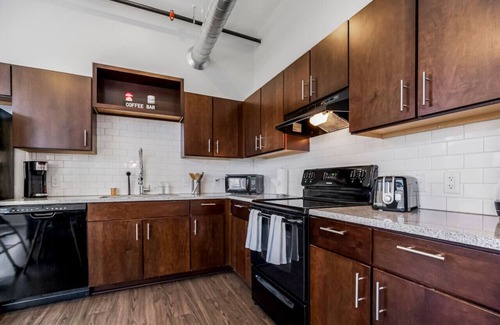 Downtown Kansas City Apartment | Stylish Downtown KC Escape - Perfect for Families & Pets
