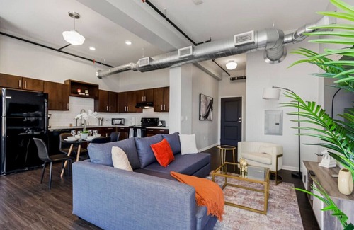 Downtown Kansas City Apartment | Stylish Downtown KC Escape - Perfect for Families & Pets