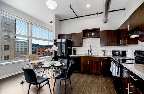 Downtown Kansas City Apartment | Stylish Downtown KC Escape - Perfect for Families & Pets