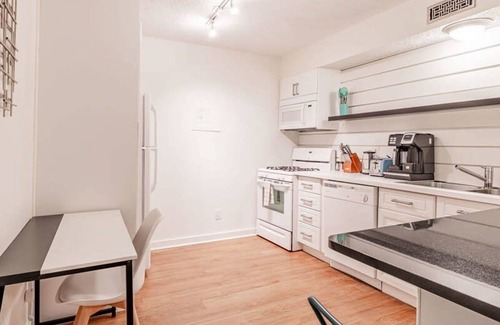 Brentwood Apartment | Stylish 2BR Retreat with Pool, Breakfast & Fast Wifi