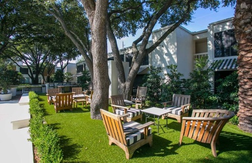 Brentwood Apartment | Stylish 2BR Retreat with Pool, Breakfast & Fast Wifi