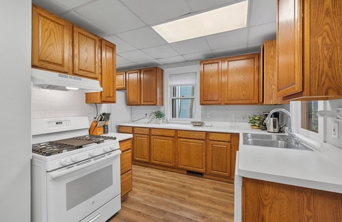 Lake Geneva House | Chic 3 bedroom Get-a-way in downtown Lake Geneva