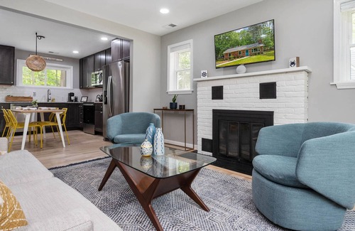 Stevensville House | Stylish 3 BR Cottage with Spa Near Chesapeake Bay