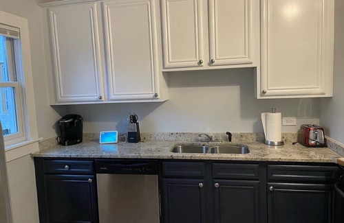 Oak Park House | Stylish 3-Bed Home with Free Parking Near United Center